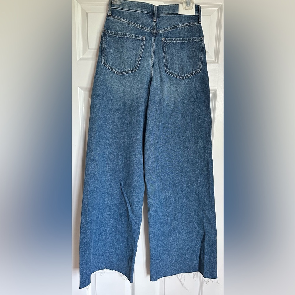 Express Super High Waisted Medium Wash
Raw Hem Baggy Wide Leg Jeans